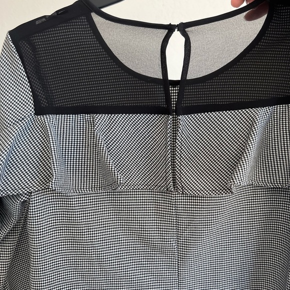 BCBGeneration Black and White Ruffled Long Sleeve Mini Dress Women’s XS Preppy - Picture 4 of 5